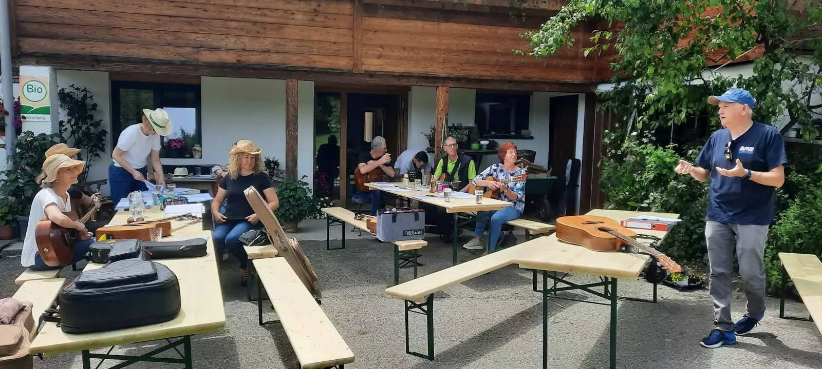 gitarrenkurs, Liedbegleitung, Lagerfeuer, Alfred Bischof Liedermacher, Gitarrenlehrer