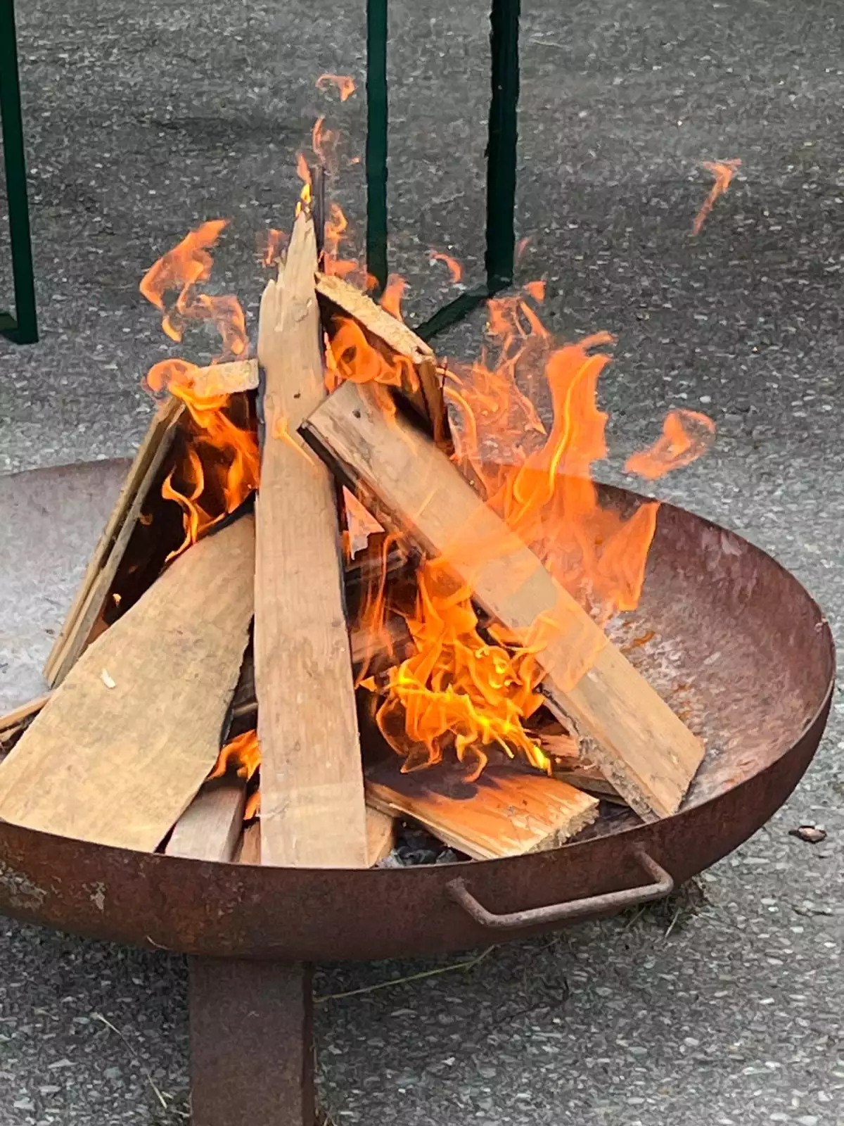 gitarrenkurs, Liedbegleitung, Lagerfeuer, Alfred Bischof Liedermacher, Gitarrenlehrer