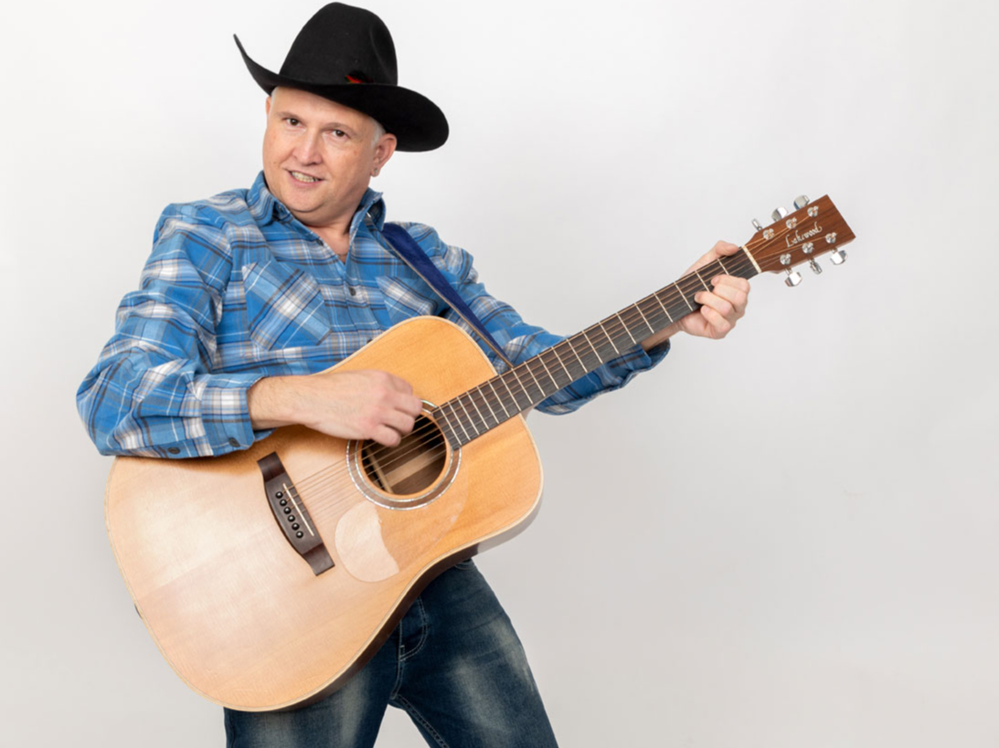 Alfred Bischof-Liedermacher live im Palast in Hohenems Alfred Bischof-Liedermacher live im Palast in Hohenems